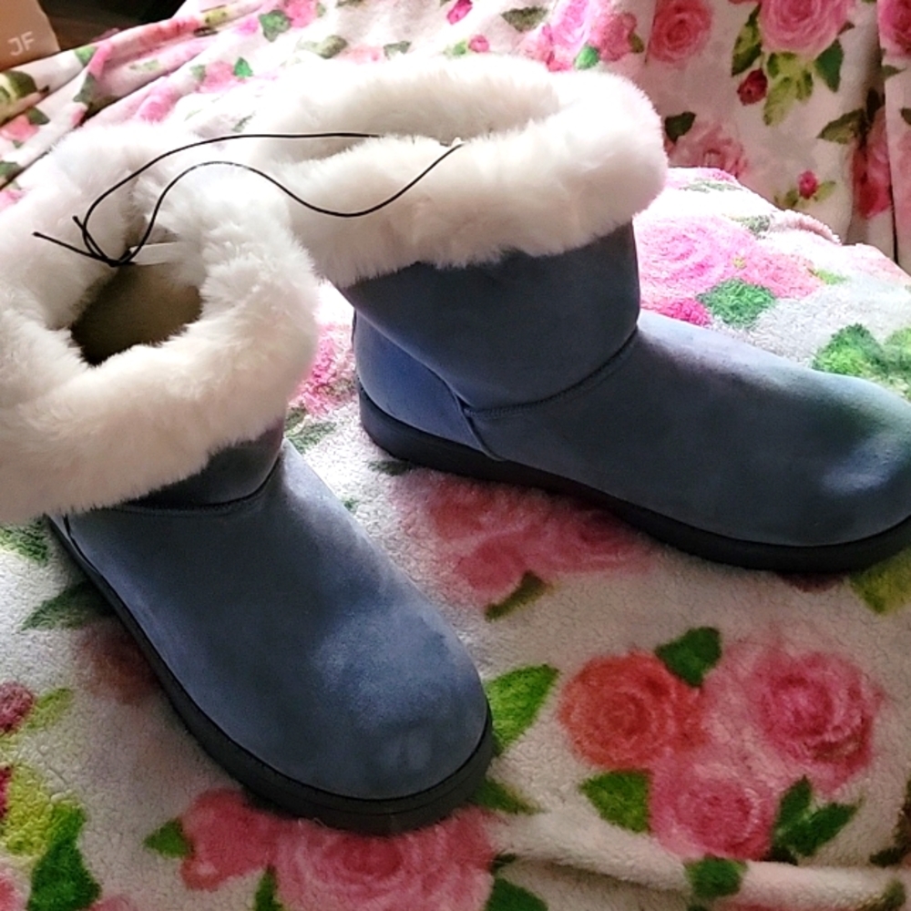 Beautiful Blue Suede Fur Lined Boots NWOT.  Size 9